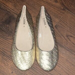 New Cinak Gold Flats   Size 9